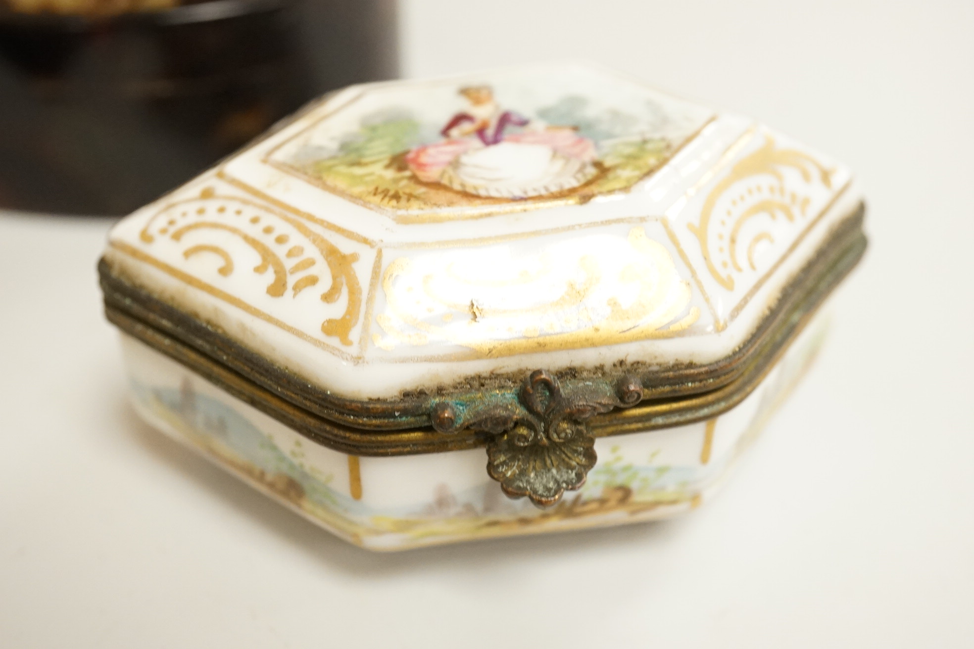 A collection of 19th century and later snuff and pill boxes, a silhouette frame and a gilt metal frame